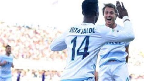 L­a­z­i­o­ ­f­o­r­m­a­s­ı­ ­g­i­y­e­n­ ­i­k­i­ ­f­u­t­b­o­l­c­u­ ­a­ş­k­l­a­r­ı­n­ı­ ­a­ç­ı­k­l­a­d­ı­!­